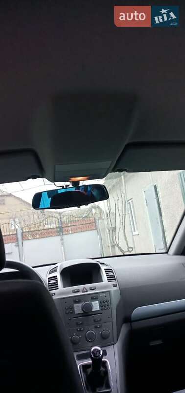 Минивэн Opel Zafira 2007 в Тарутине