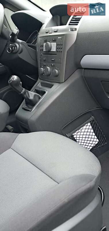 Минивэн Opel Zafira 2007 в Тарутине