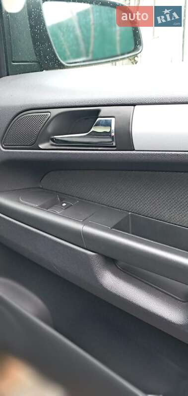 Минивэн Opel Zafira 2007 в Тарутине