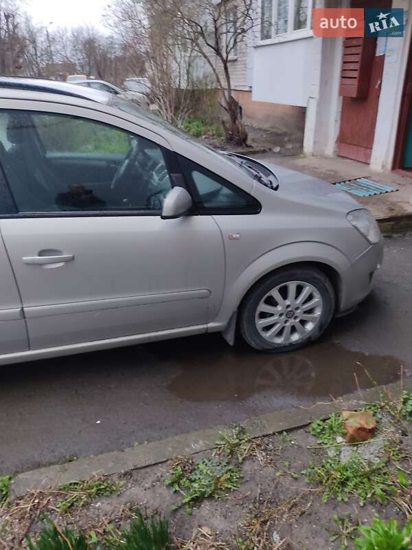 Минивэн Opel Zafira 2009 в Староконстантинове