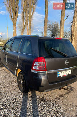 Минивэн Opel Zafira 2010 в 