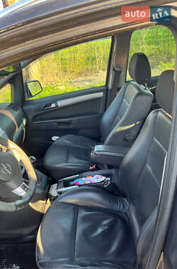 Минивэн Opel Zafira 2010 в 