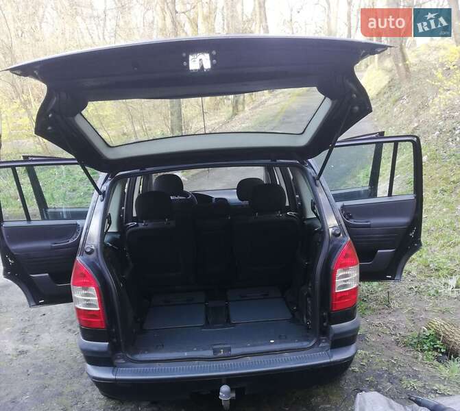 Мінівен Opel Zafira 2004 в Каневі