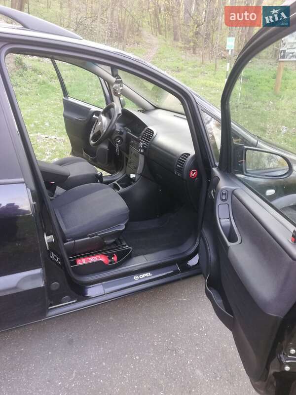 Мінівен Opel Zafira 2004 в Каневі