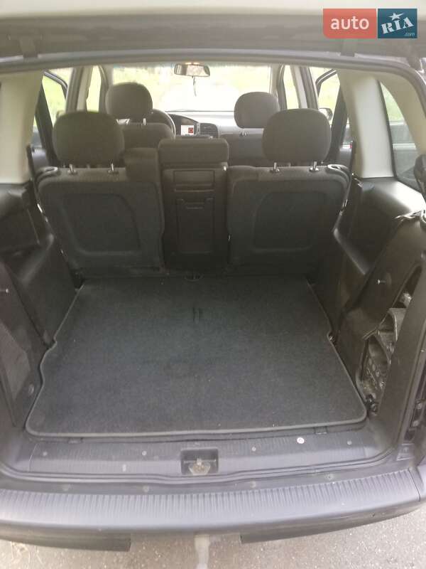 Мінівен Opel Zafira 2004 в Каневі
