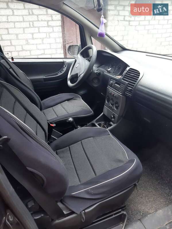 Мінівен Opel Zafira 2003 в Рівному