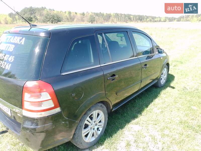 Минивэн Opel Zafira 2008 в Вараше