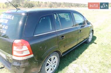 Минивэн Opel Zafira 2008 в Вараше