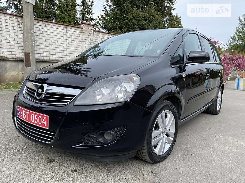 Минивэн Opel Zafira 2010 в 