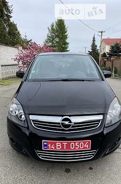 Минивэн Opel Zafira 2010 в 