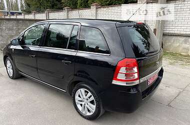 Минивэн Opel Zafira 2010 в 