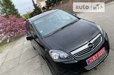 Минивэн Opel Zafira 2010 в 