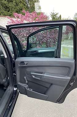 Минивэн Opel Zafira 2010 в 