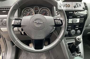 Минивэн Opel Zafira 2010 в 
