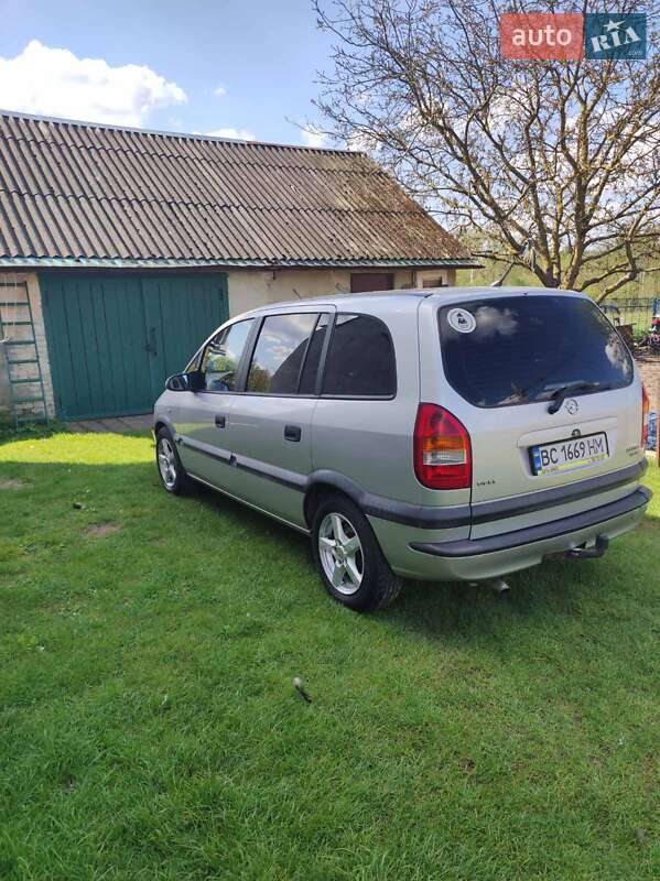 Минивэн Opel Zafira 2001 в Новояворовске