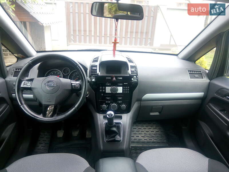 Минивэн Opel Zafira 2010 в Тячеве