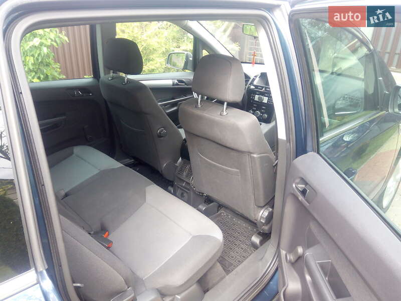 Минивэн Opel Zafira 2010 в Тячеве