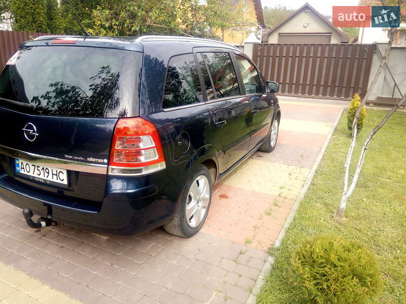 Минивэн Opel Zafira 2010 в Тячеве