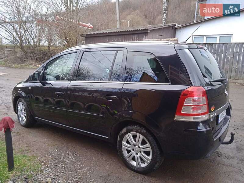 Мінівен Opel Zafira 2010 в Воловцю