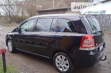 Минивэн Opel Zafira 2010 в Воловце