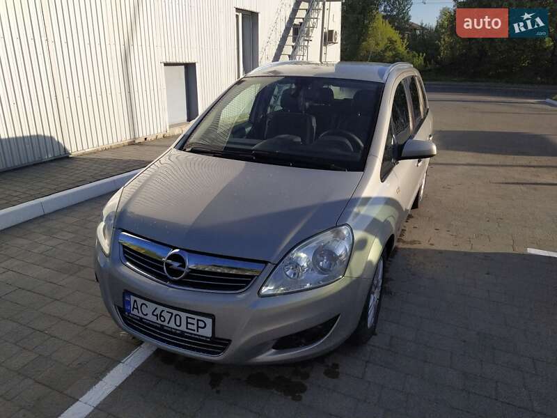 Минивэн Opel Zafira 2008 в Луцке