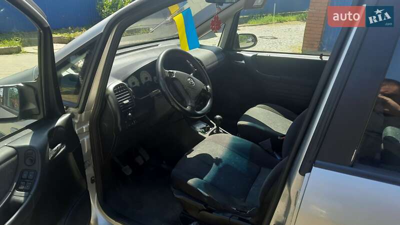 Минивэн Opel Zafira 2001 в Мукачево