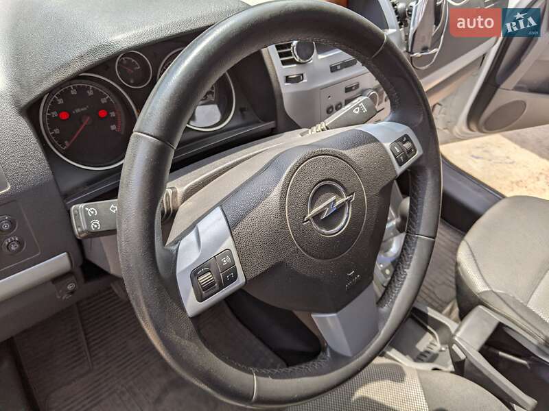 Мінівен Opel Zafira 2012 в Конотопі