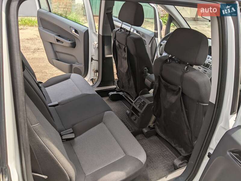 Мінівен Opel Zafira 2012 в Конотопі