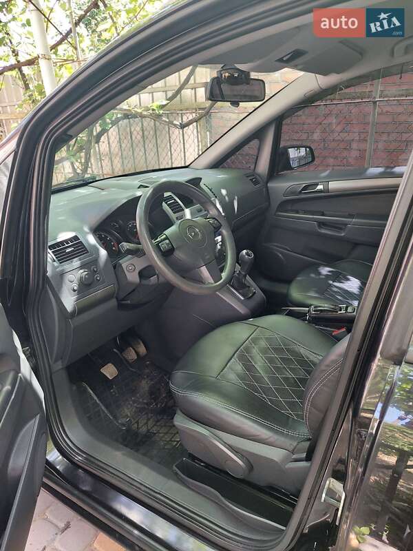 Минивэн Opel Zafira 2007 в Калиновке