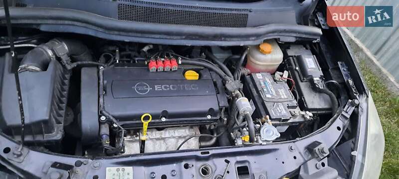 Минивэн Opel Zafira 2006 в Баре