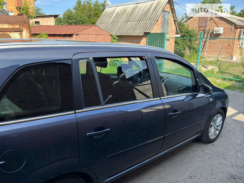 Минивэн Opel Zafira 2009 в Полтаве