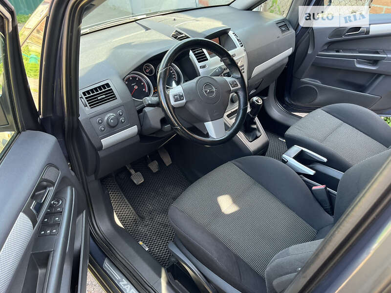 Минивэн Opel Zafira 2009 в Полтаве