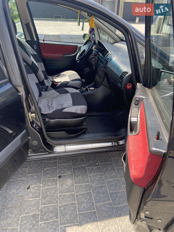 Минивэн Opel Zafira 2001 в Самборе