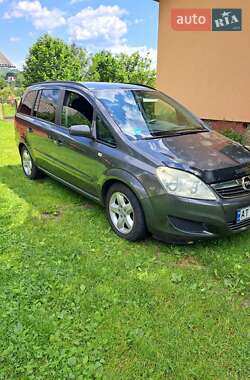 Минивэн Opel Zafira 2008 в Долине