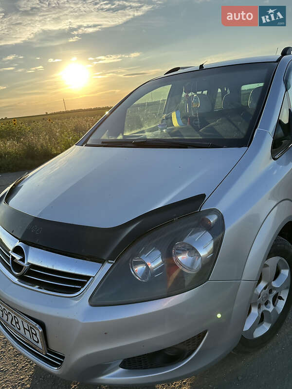 Минивэн Opel Zafira 2011 в Каменец-Подольском