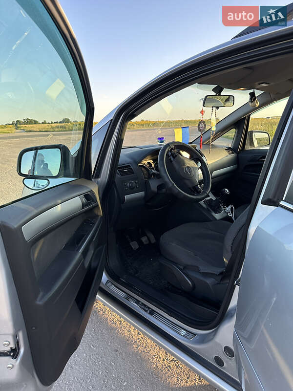 Минивэн Opel Zafira 2011 в Каменец-Подольском