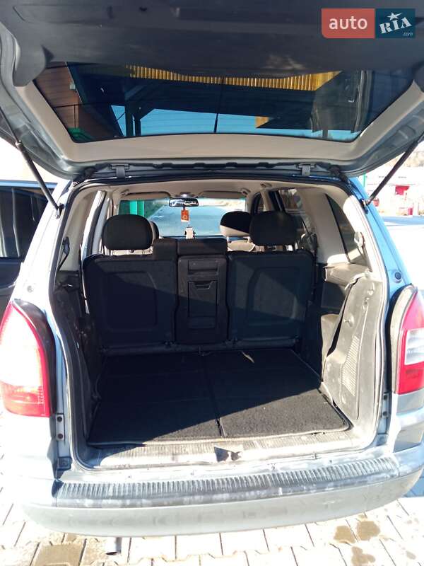 Минивэн Opel Zafira 2005 в Турке