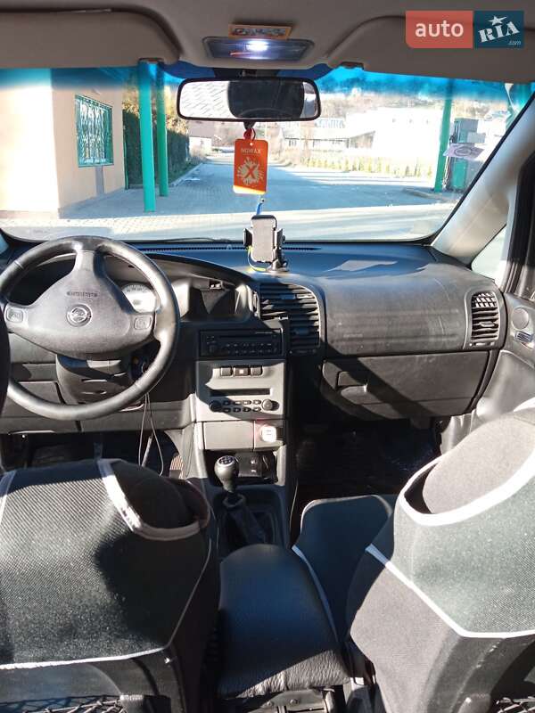 Минивэн Opel Zafira 2005 в Турке