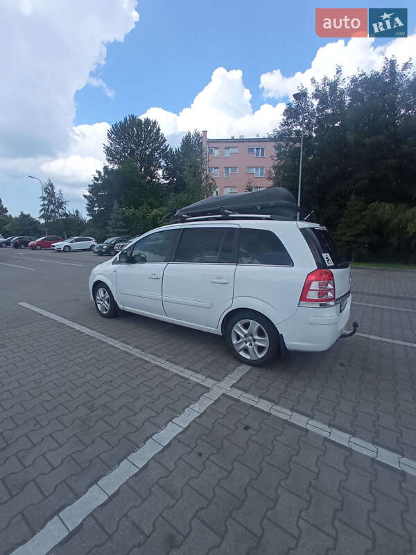 Минивэн Opel Zafira 2011 в Хмельнике