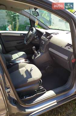 Минивэн Opel Zafira 2006 в Светловодске