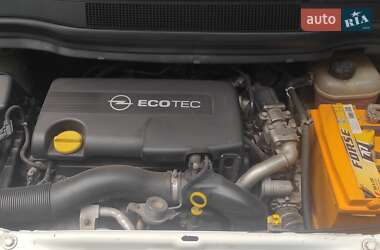 Минивэн Opel Zafira 2011 в 