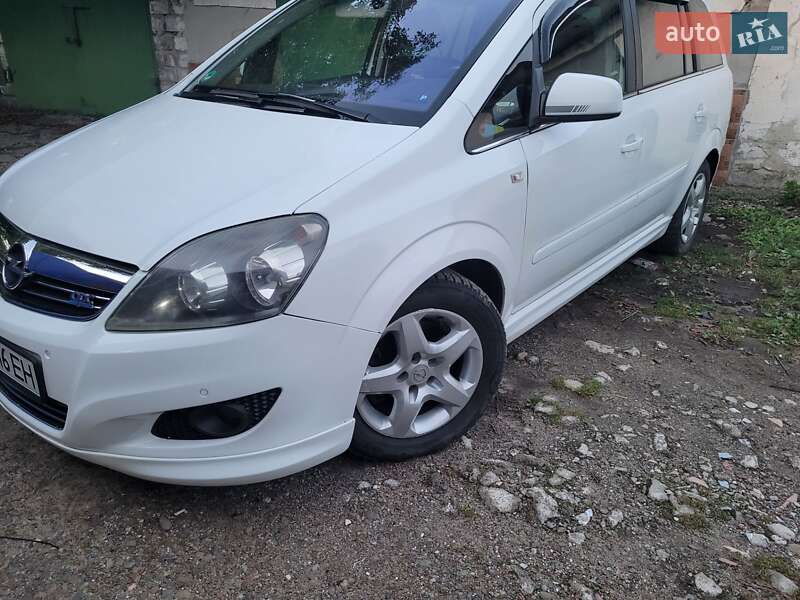 Мінівен Opel Zafira 2011 в Калуші