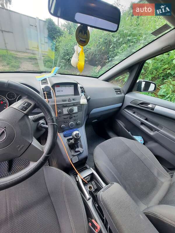 Минивэн Opel Zafira 2005 в Харькове