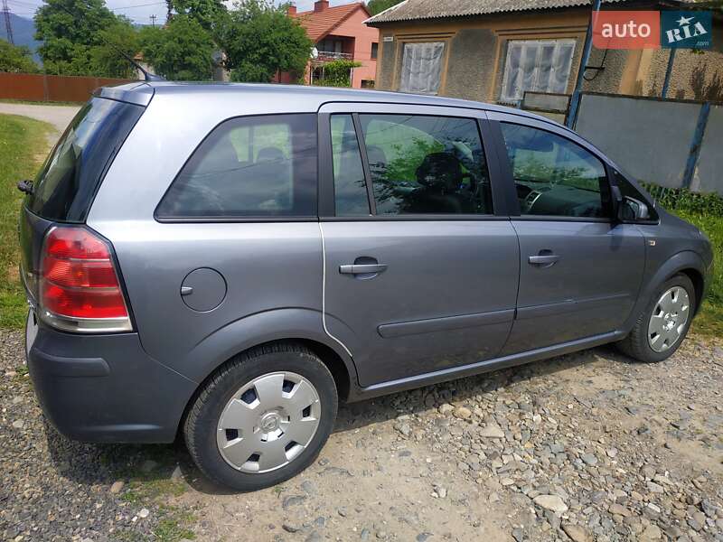 Минивэн Opel Zafira 2006 в Сваляве