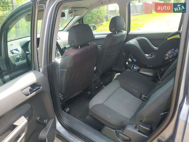 Минивэн Opel Zafira 2006 в Сваляве