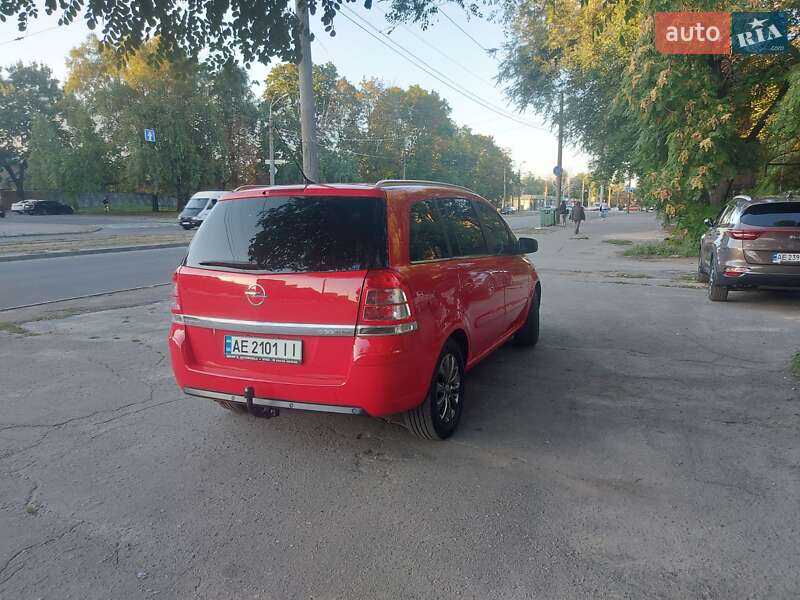 Мінівен Opel Zafira 2010 в Дніпрі