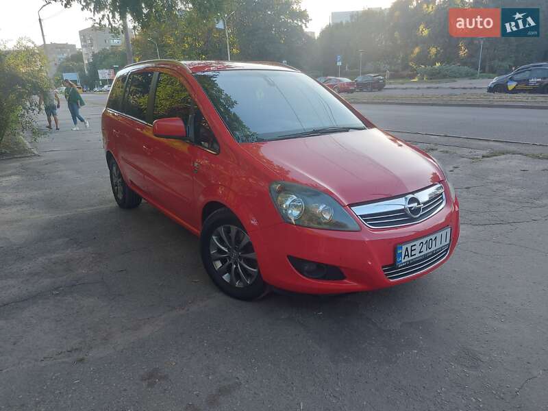 Мінівен Opel Zafira 2010 в Дніпрі