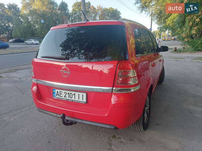 Мінівен Opel Zafira 2010 в Дніпрі