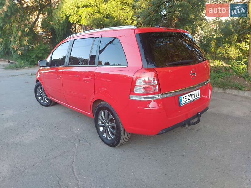 Мінівен Opel Zafira 2010 в Дніпрі