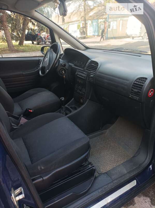 Минивэн Opel Zafira 2002 в Харькове